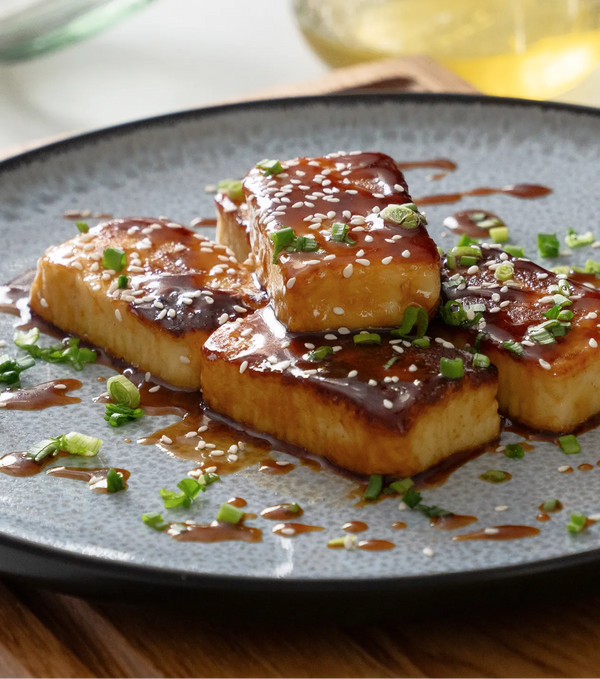 Stekt halloumi med soja- och honungsglasyr