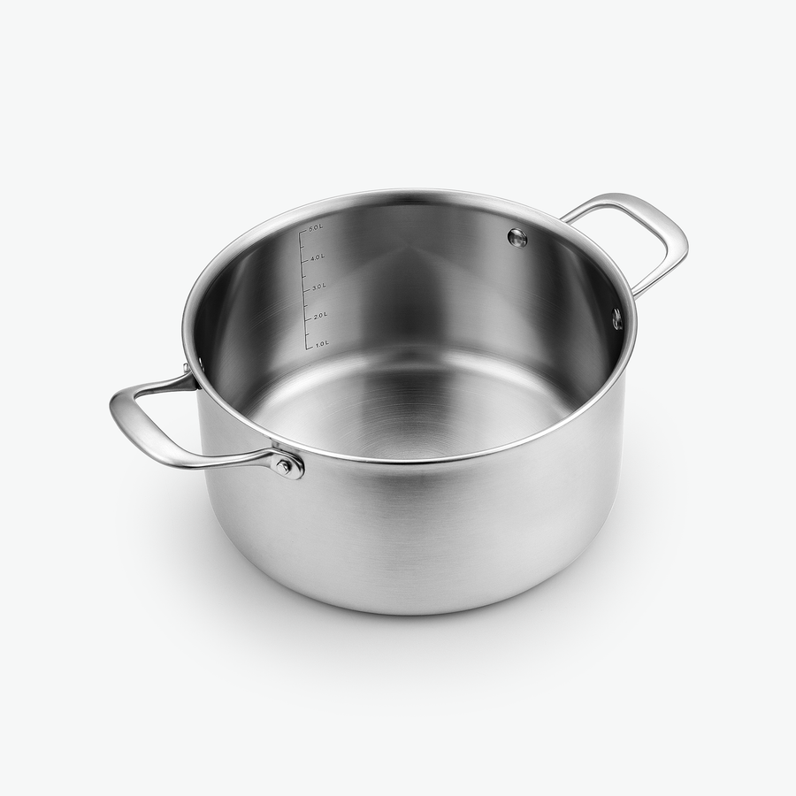 Gryta i 3-Ply rostfritt stål, 5,6 l, sedd snett framifrån