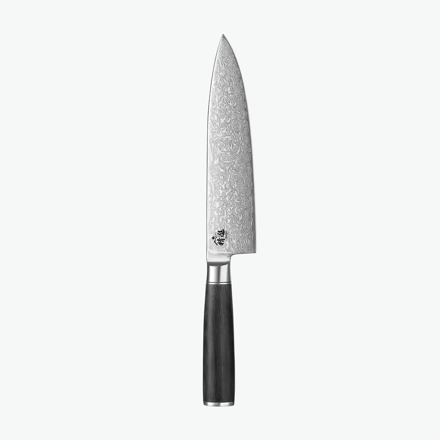 Shōjin Suna kockkniv, 20 cm, sedd framifrån mot ljus bakgrund