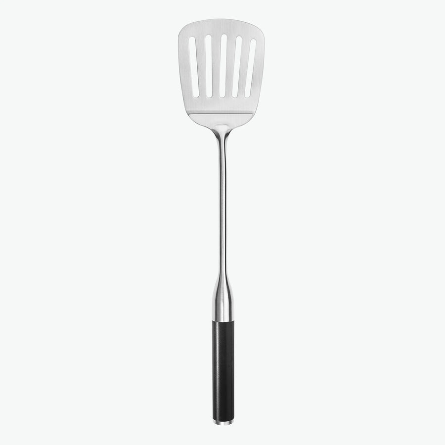 Stekspade med hål i rostfritt stål och handtag i G-10, sedd framifrån