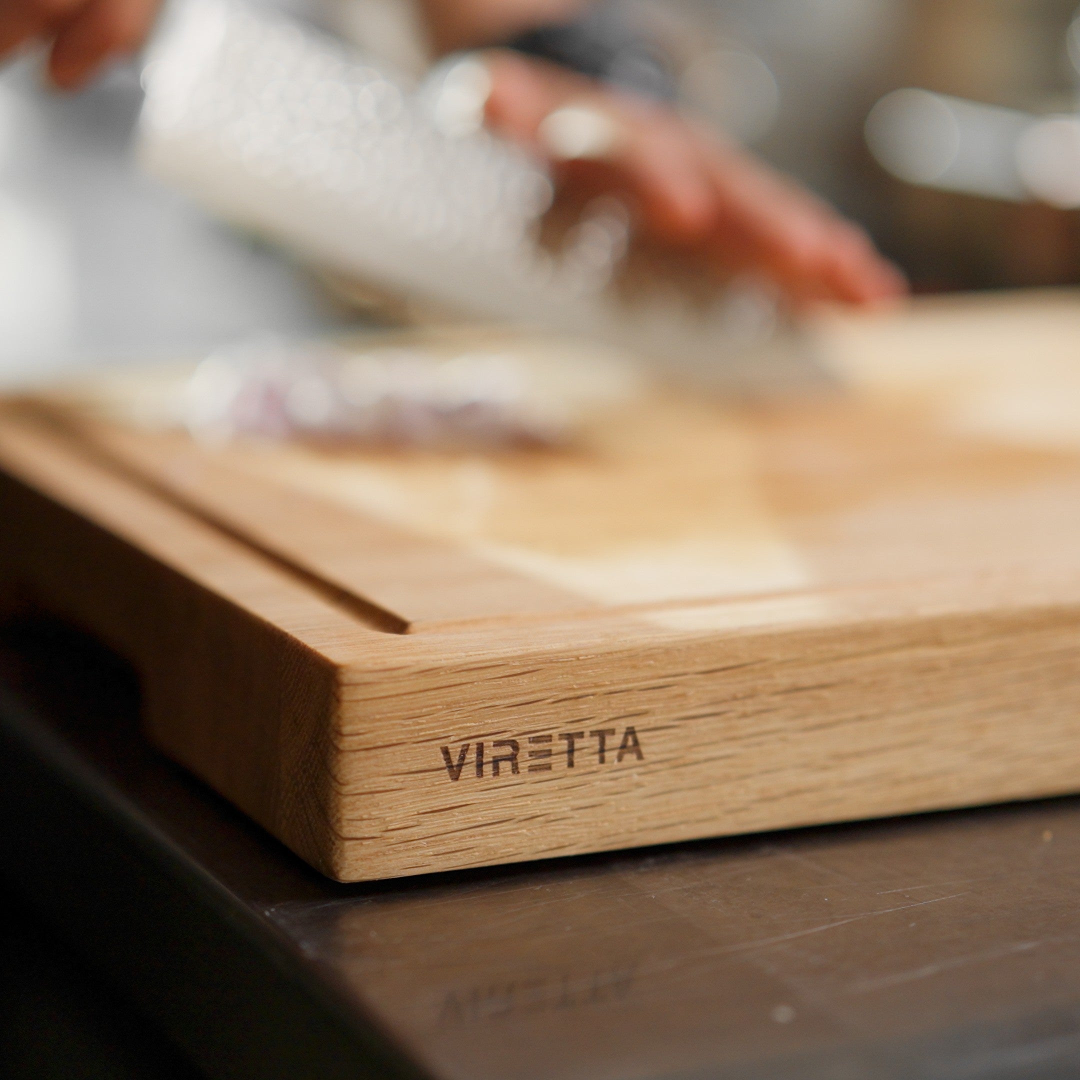 Skärbräda med saftränna – Ek