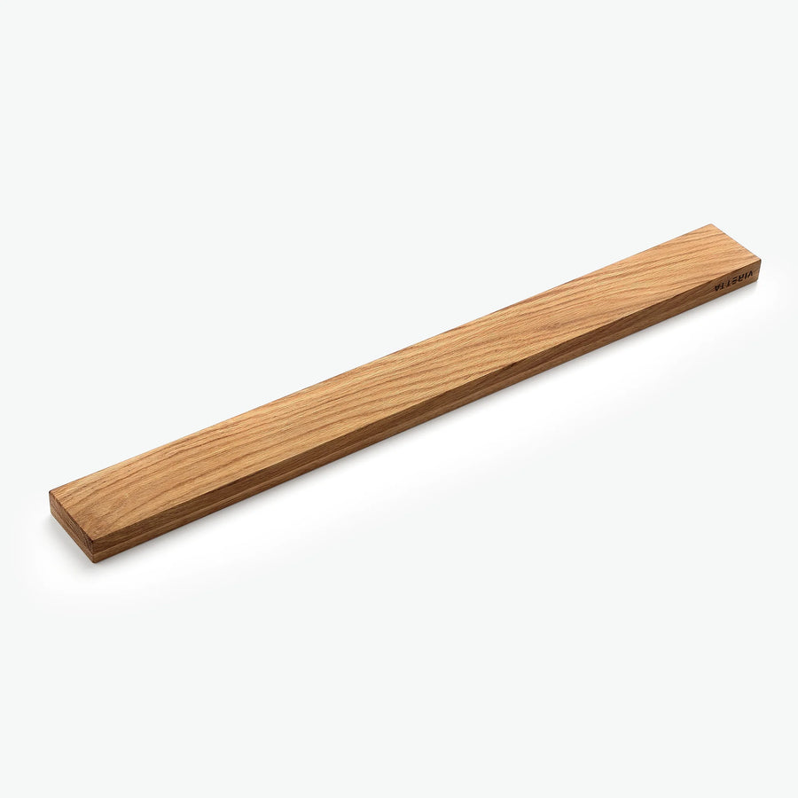 Knivmagnet i ek, 60 cm, sedd snett ovanifrån