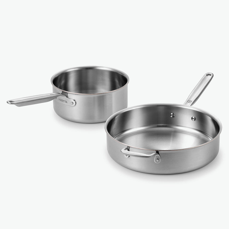 Duo i 5-Ply rostfritt stål med kopparkärna: kastrull Ø20 cm och sautépanna Ø28 cm, utan lock, sett snett framifrån