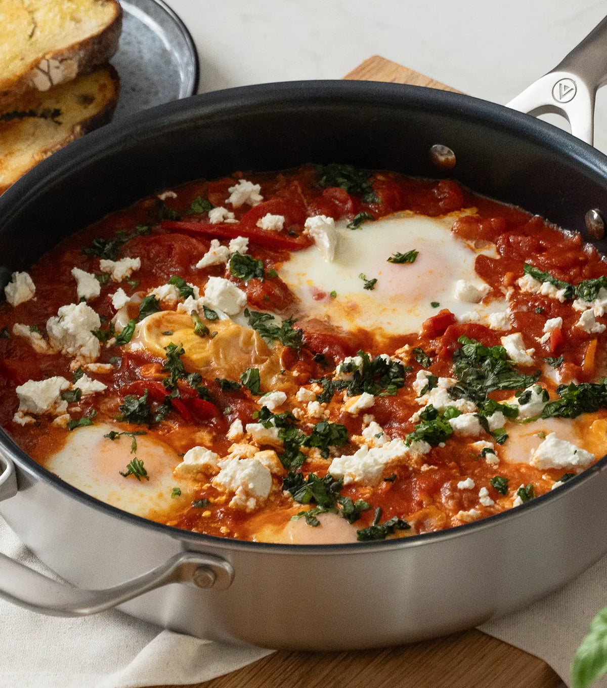 Shakshuka med tomater och örter