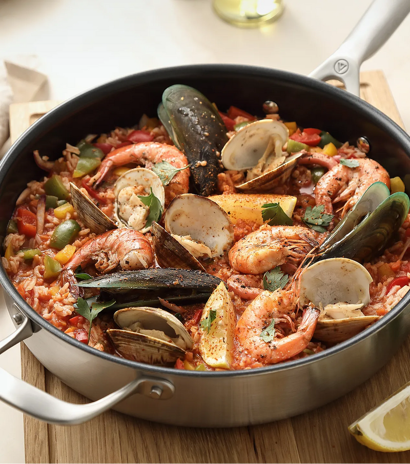 Paella med fisk och skaldjur