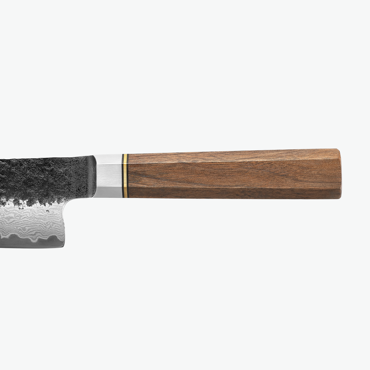 Åttkantigt skaft i valnöt med stålring på Shōjin Kashi kockkniv, sett från sidan