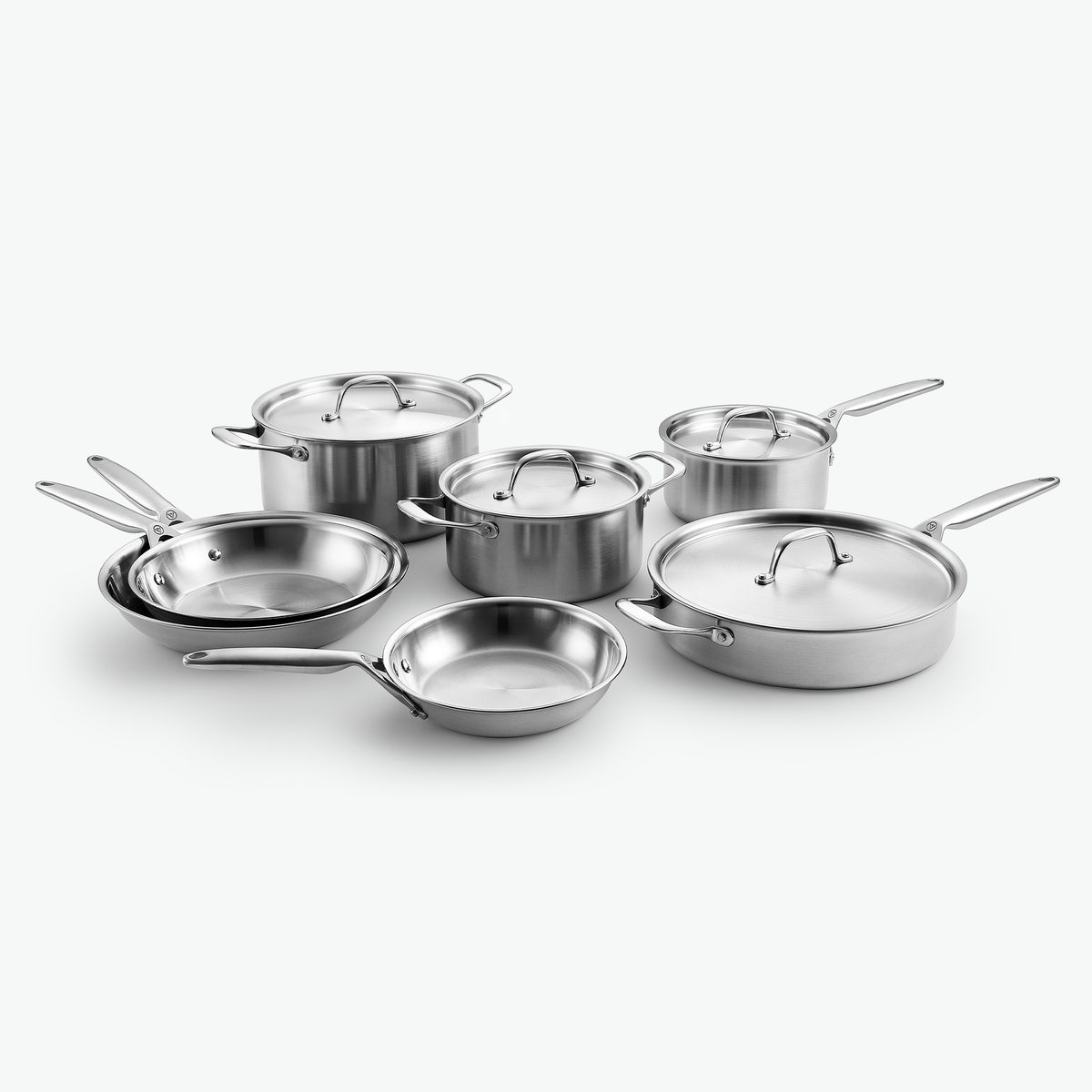 Kockset i 3-Ply rostfritt stål: två grytor, kastrull, sautépanna och stekpannor Ø20, Ø24 och Ø28 cm, med stållock