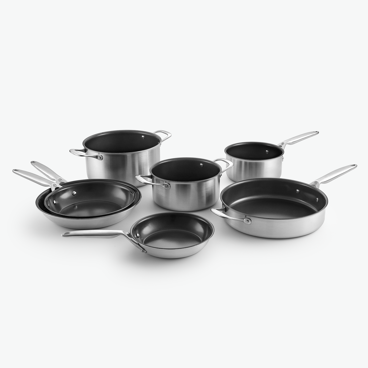 Kockset i 3-Ply keramisk: två grytor, kastrull, sautépanna och stekpannor Ø20, Ø24 och Ø28 cm, utan lock