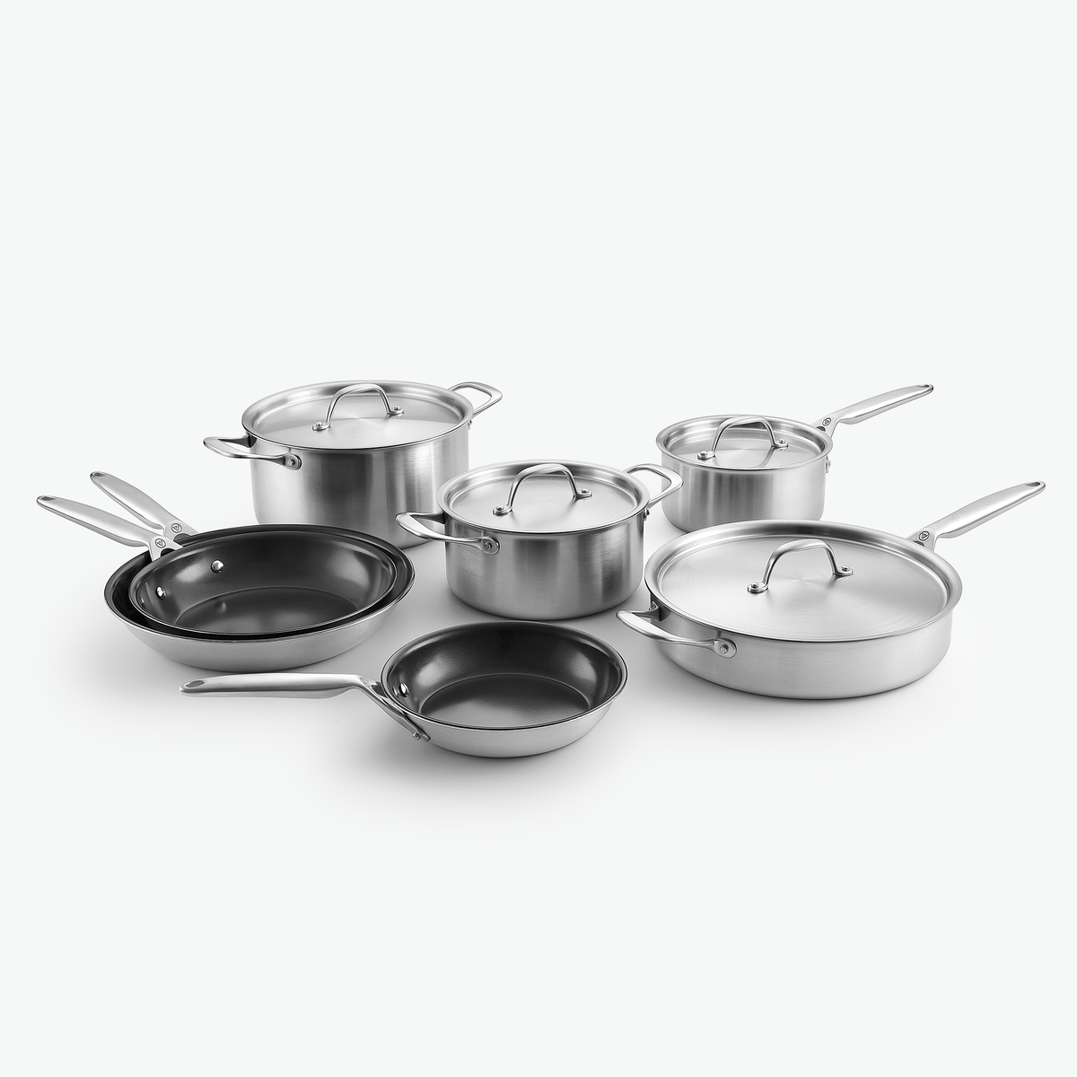 Kockset i 3-Ply keramisk: två grytor, kastrull, sautépanna och stekpannor Ø20, Ø24 och Ø28 cm, med stållock