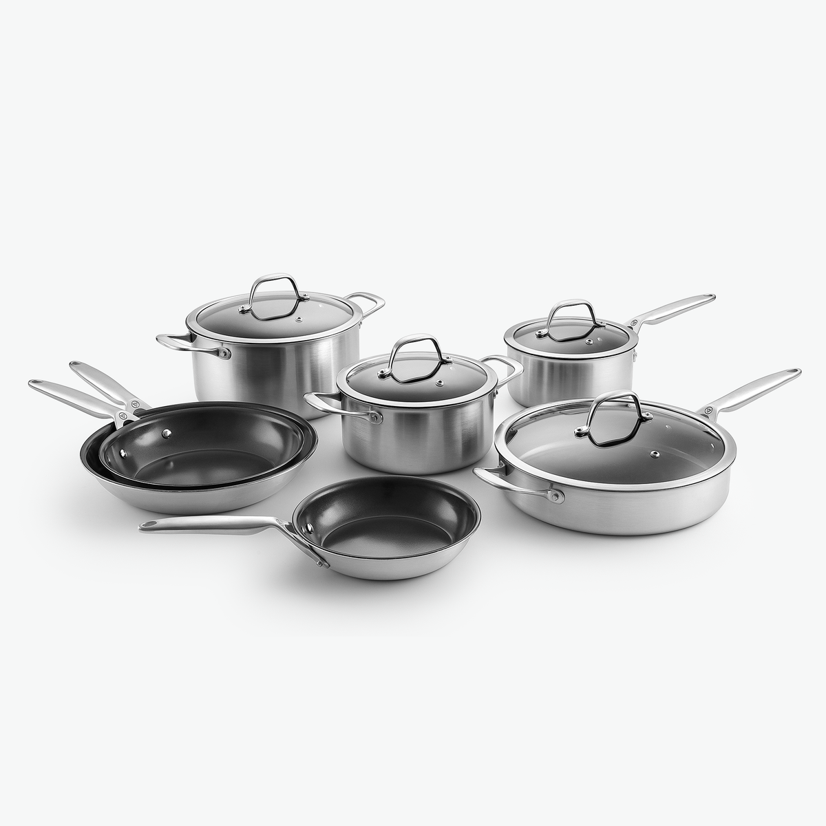 Kockset i 3-Ply keramisk: två grytor, kastrull, sautépanna och stekpannor Ø20, Ø24 och Ø28 cm, med glaslock