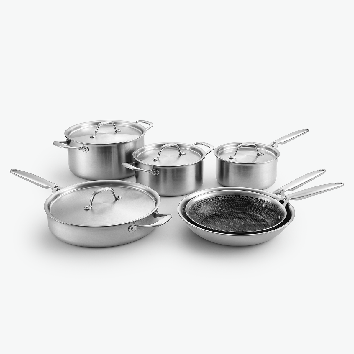 Signature-set i 3-Ply Hybrid: två grytor, kastrull, sautépanna och stekpannor Ø24 och Ø28 cm, med stållock