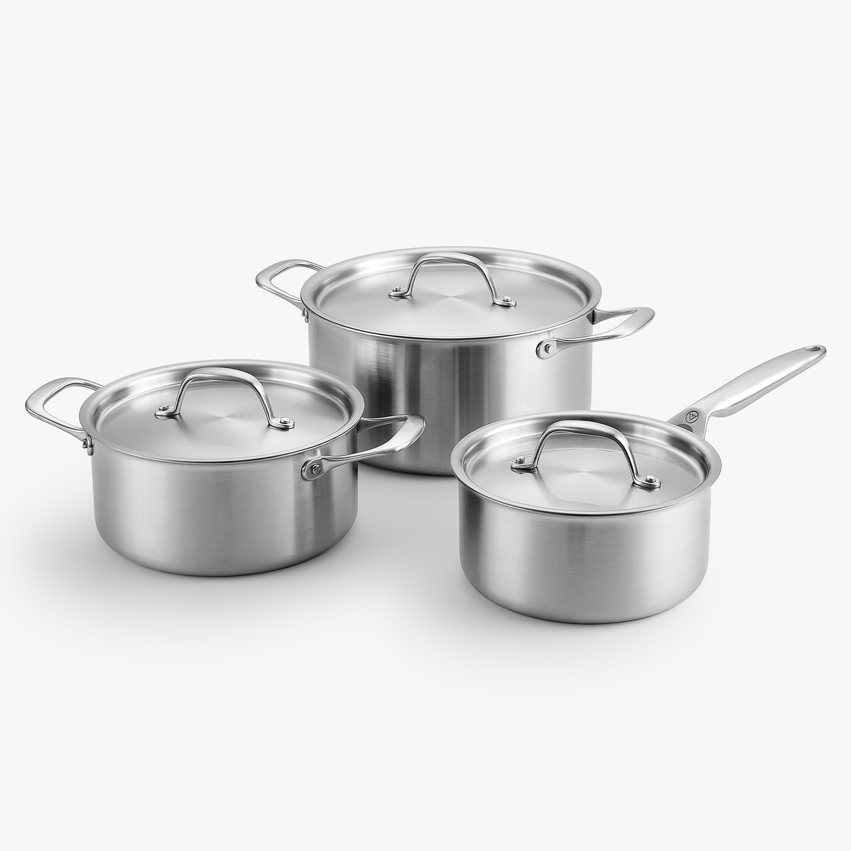 Gryta Trio i 3-Ply keramisk: kastrull 2,2 l och grytor på 3 l och 5,6 l, med stållock, sett snett framifrån