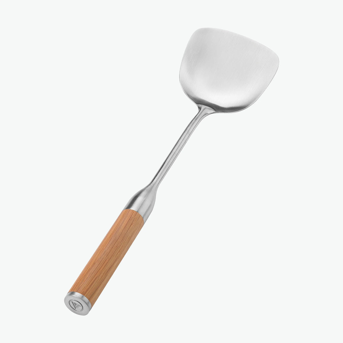 Stekspade med handtag i ek, sedd snett