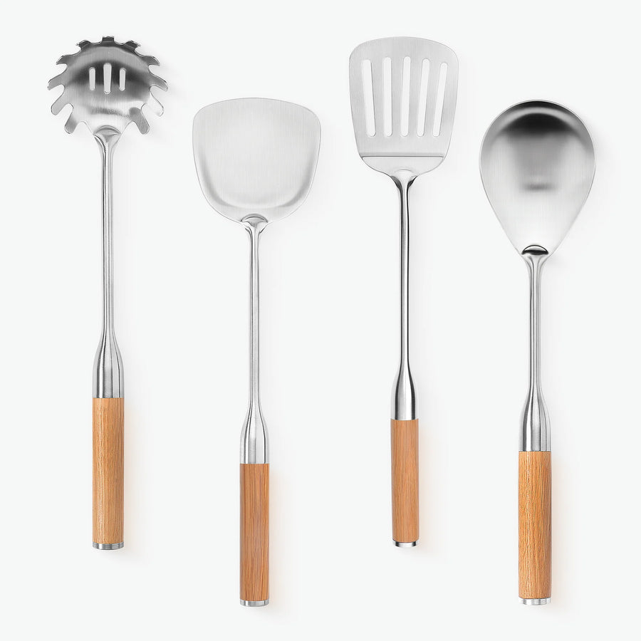 Redskapsset med fyra delar och handtag i ek – pastaslev, stekspade, stekspade med hål och serveringssked