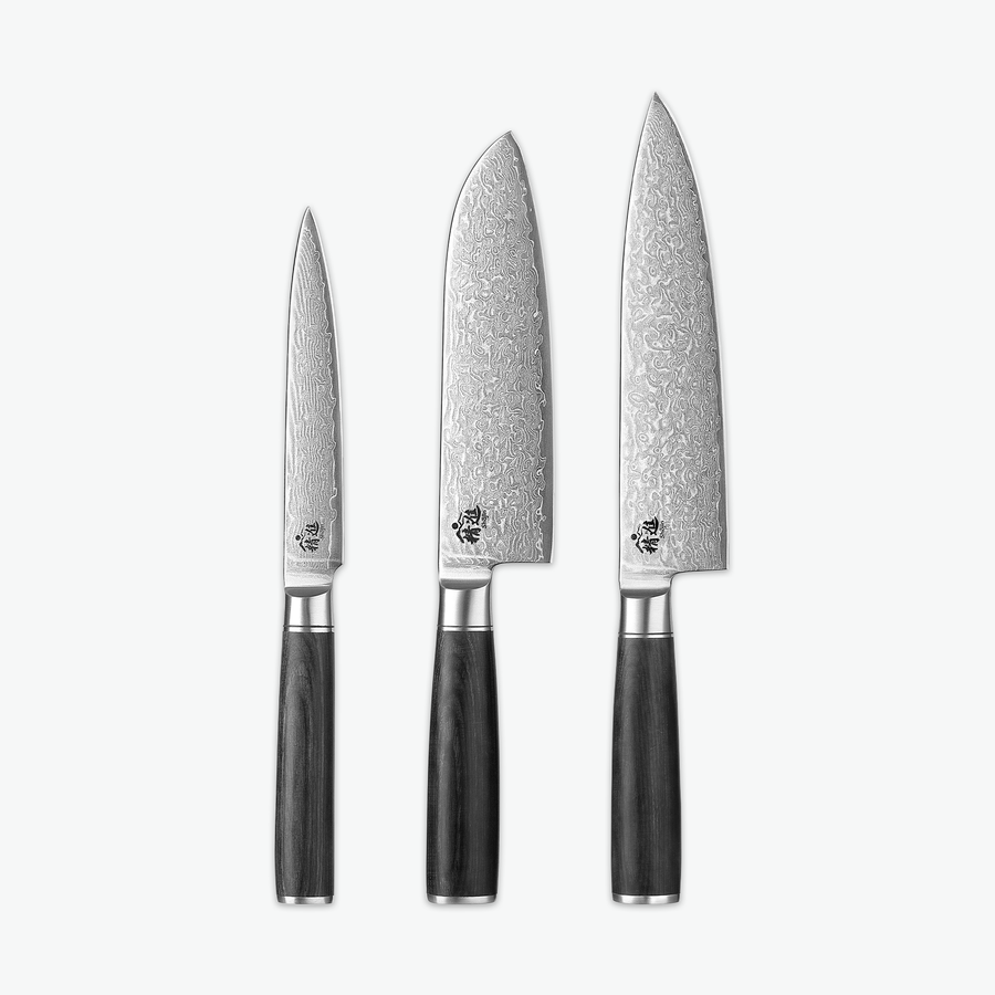 Shōjin Suna knivset – Trio: universalkniv, santokukniv och kockkniv mot ljus bakgrund