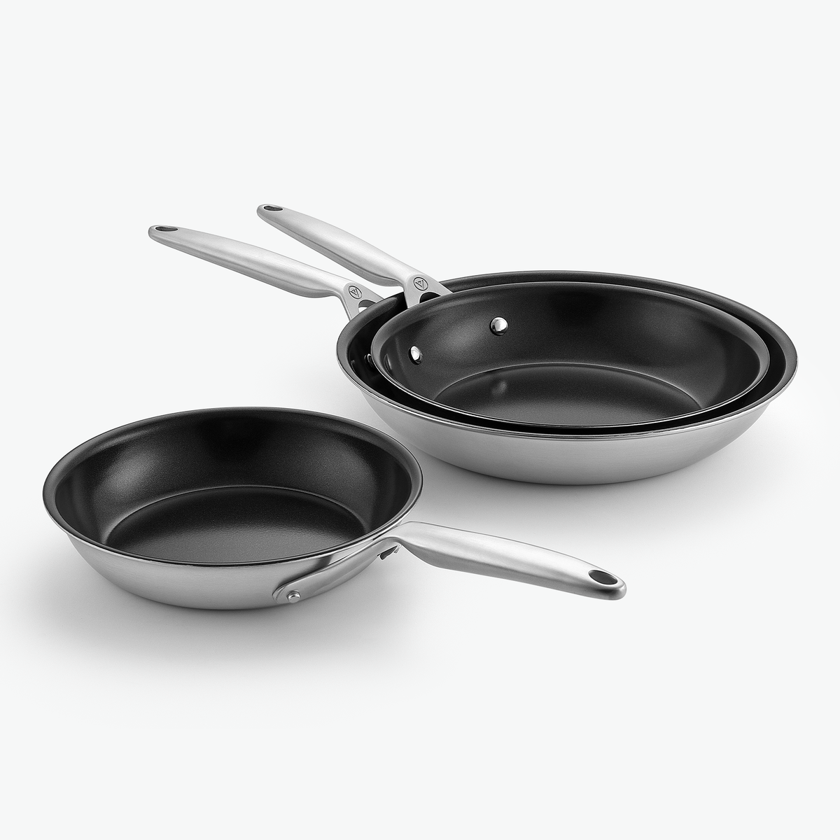 Pannset i 3-Ply keramisk – Trio: stekpannor Ø20, Ø24 och Ø28 cm, sett snett framifrån