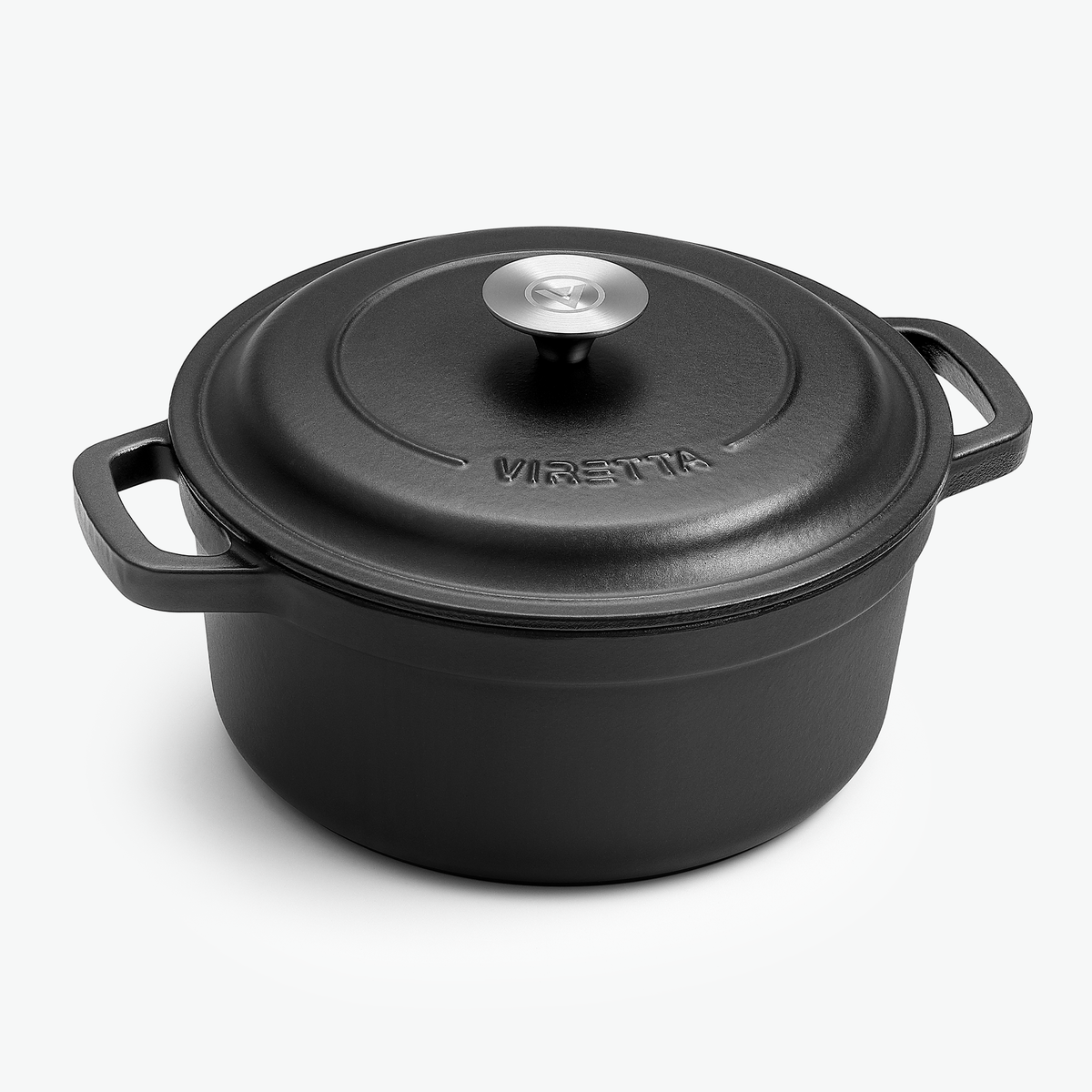 Emaljerad gjutjärnsgryta Ø24 cm i skiffersvart med lock, sedd snett framifrån