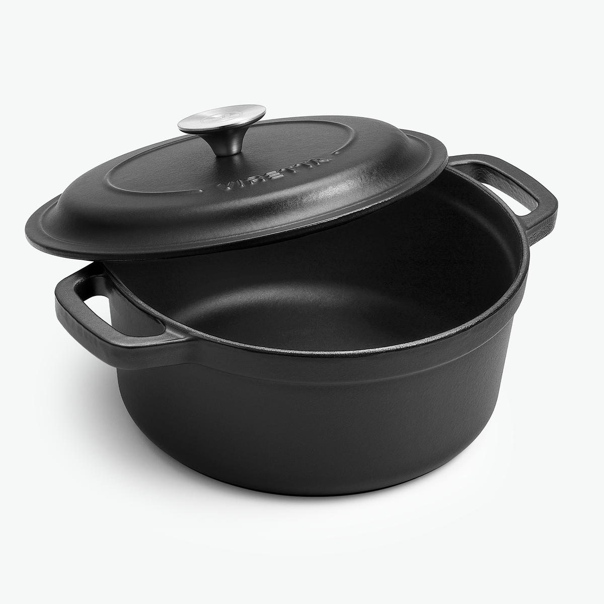 Emaljerad gjutjärnsgryta Ø24 cm i skiffersvart med locket på glänt och mattsvart emalj invändigt