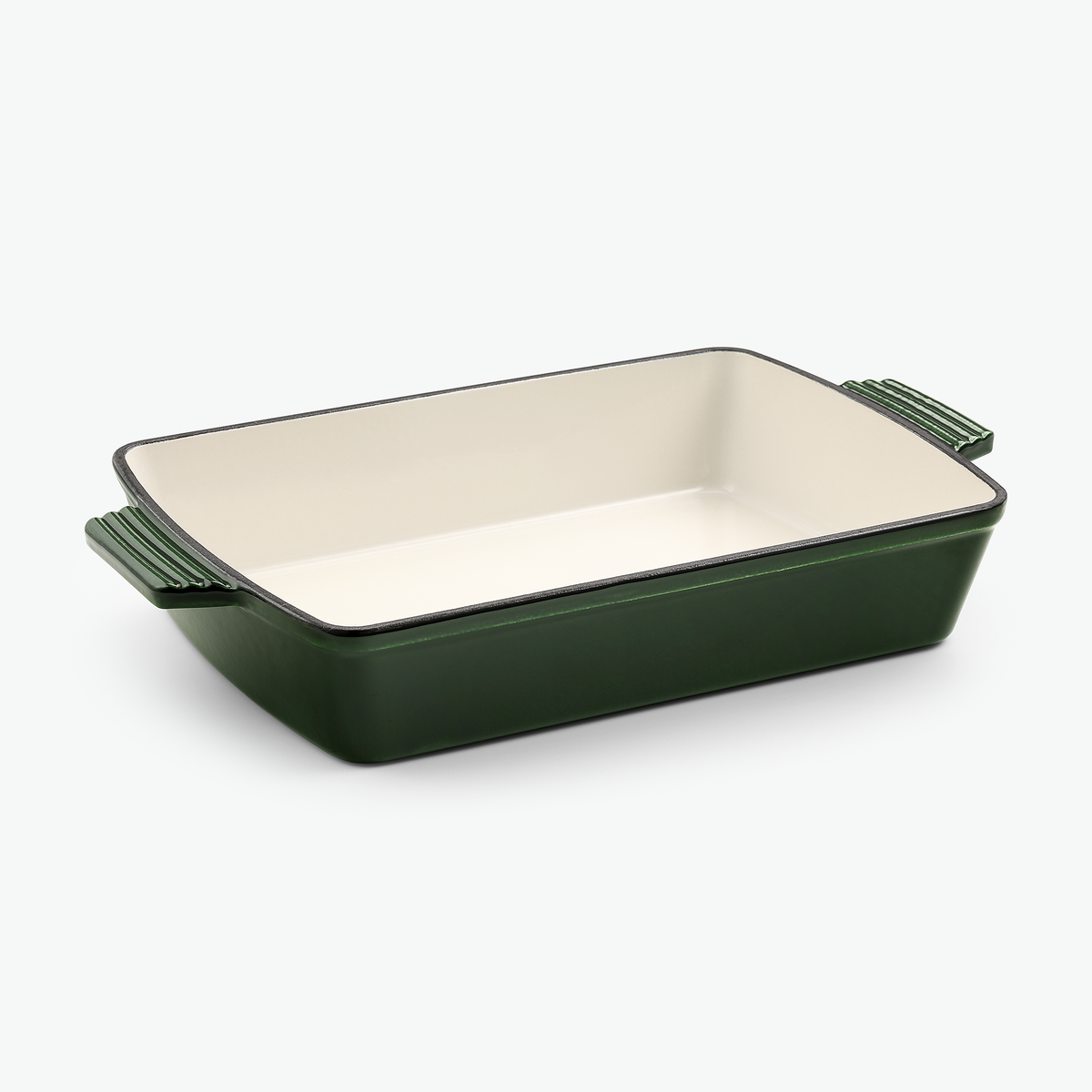 Emaljerad gjutjärnsform 39 × 23 cm i mossgrönt, sedd snett framifrån