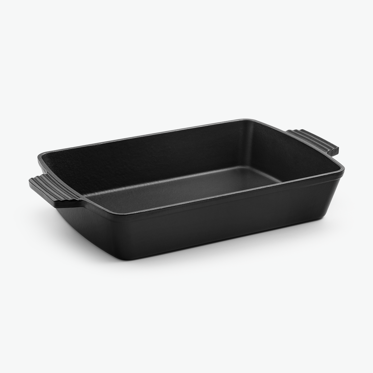 Emaljerad gjutjärnsform 39 × 23 cm i skiffersvart, sedd snett framifrån