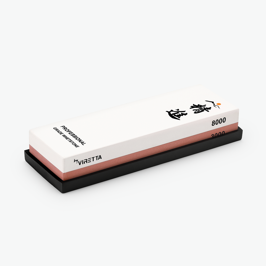 Shōjin slipsten 3000/8000 ur setet, på gummibotten, sedd snett