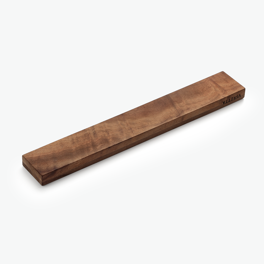 Knivmagnet i valnöt, 40 cm, sedd snett ovanifrån
