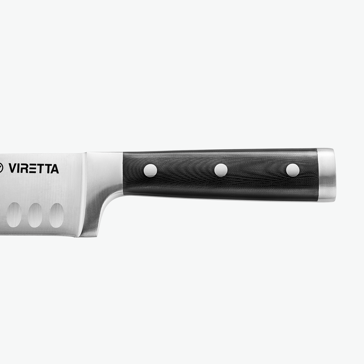 Skaft i G-10 med tre nitar på Classic santokukniv, sett från sidan