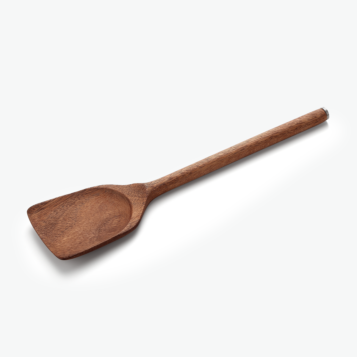 Stor stekspade i valnöt ur setet, sedd snett