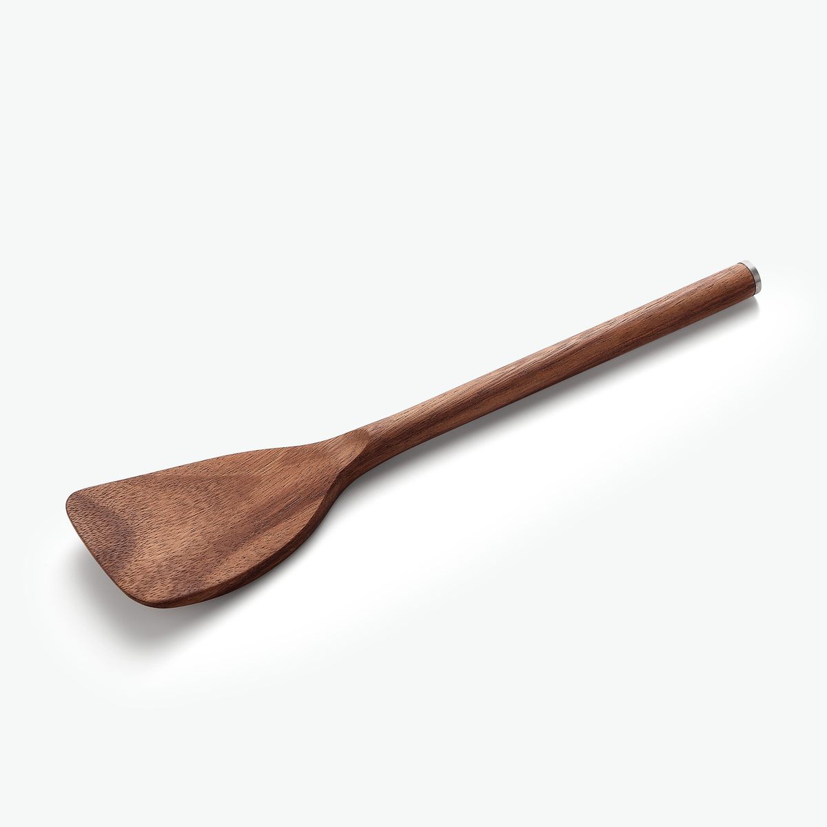 Stekspade i valnöt ur setet, sedd snett