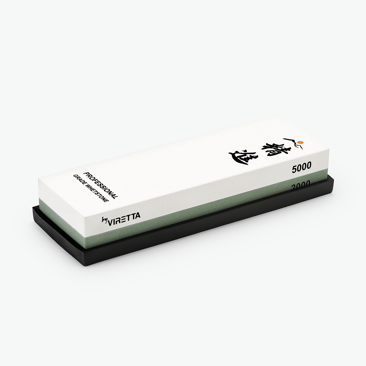 Shōjin slipsten 2000/5000 ur setet, på gummibotten, sedd snett