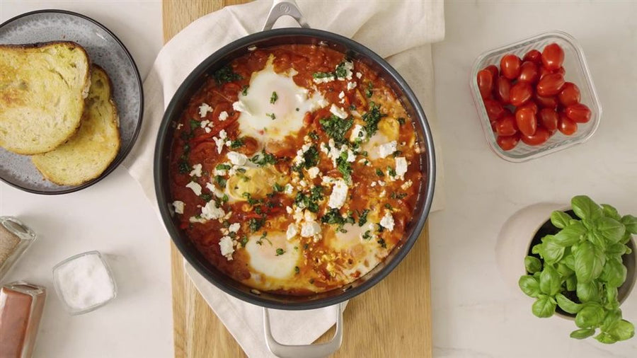Shakshuka med tomater och örter